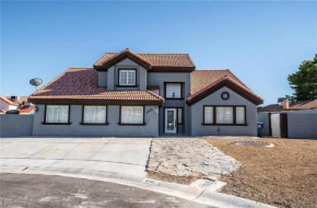 Heated Salt Pool, BBQ, Movie Projector, Stereo, Billiards Table, Arcade Game, Darts - Stone Sanctuary NW at Childrens Memorial Park, Pool Heat Optional